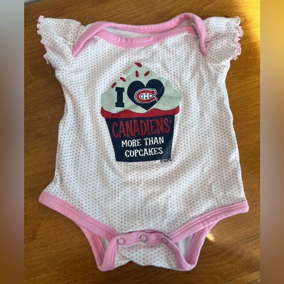 NHL Montreal Canadiens Graphic Print Pink Polka Dot One Piece Bodysuit 0/3M Girl - Picture 1 of 3